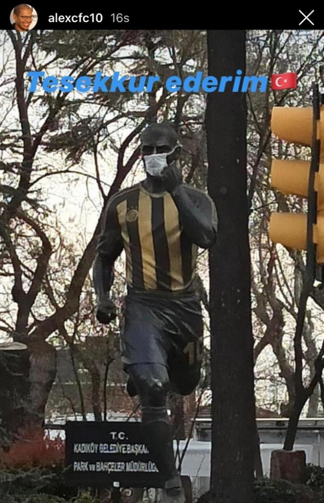 Alex de Souza'nın heykeline koronavirüs koruması